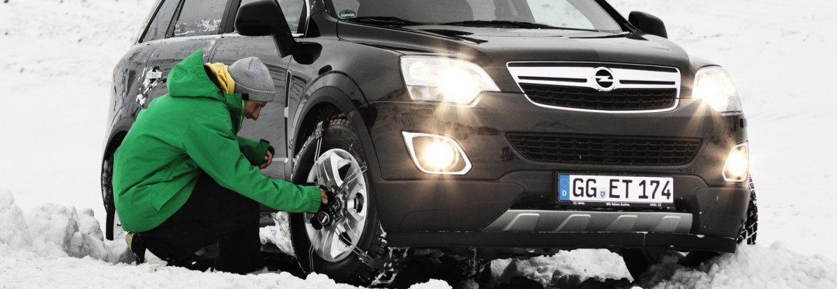 Thule Snow Chains Lifestyle 2 1 2